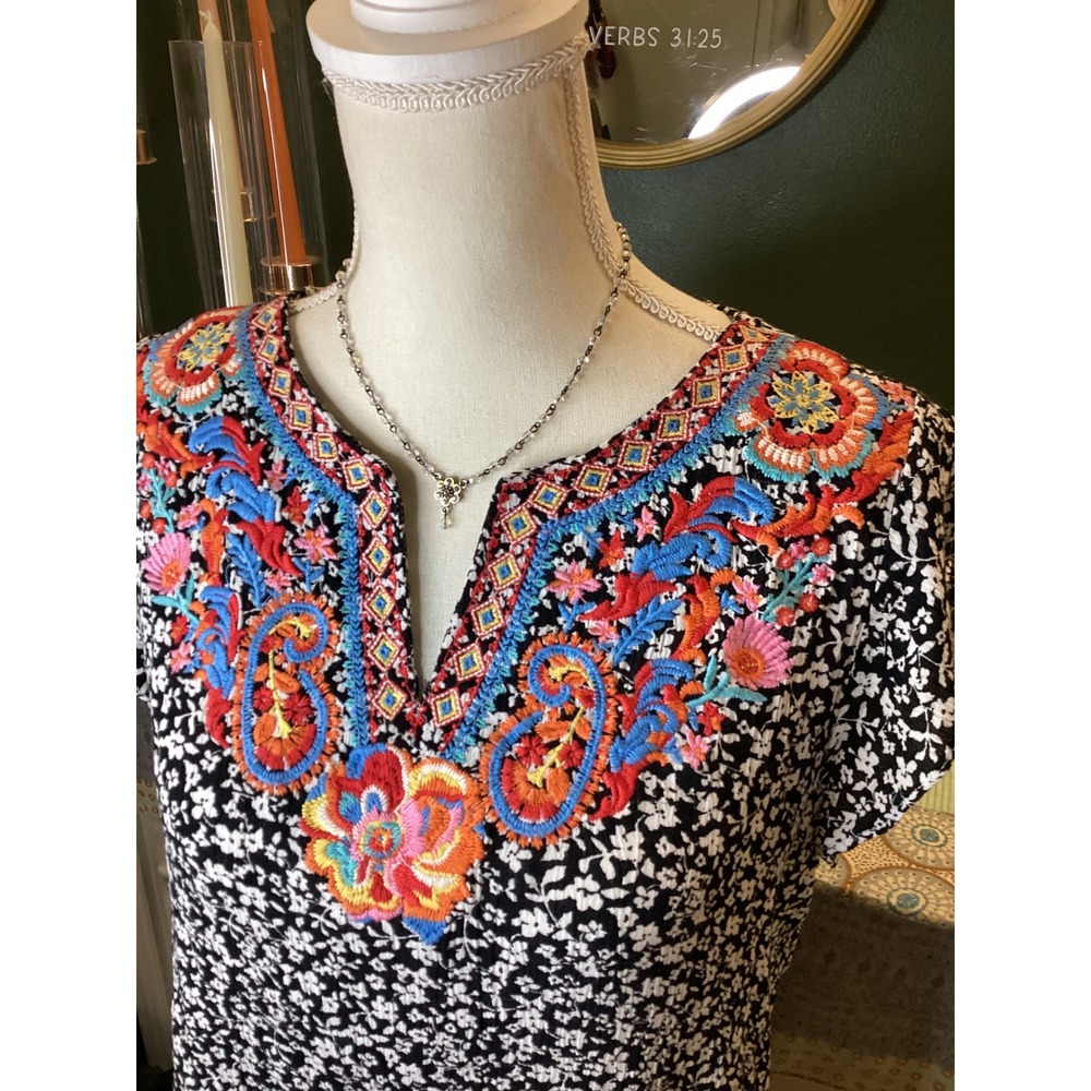 Savanna Jane Embroidered Floral Boho Blouse Black White Rayon Top Large 18637 - Picture 2 of 5